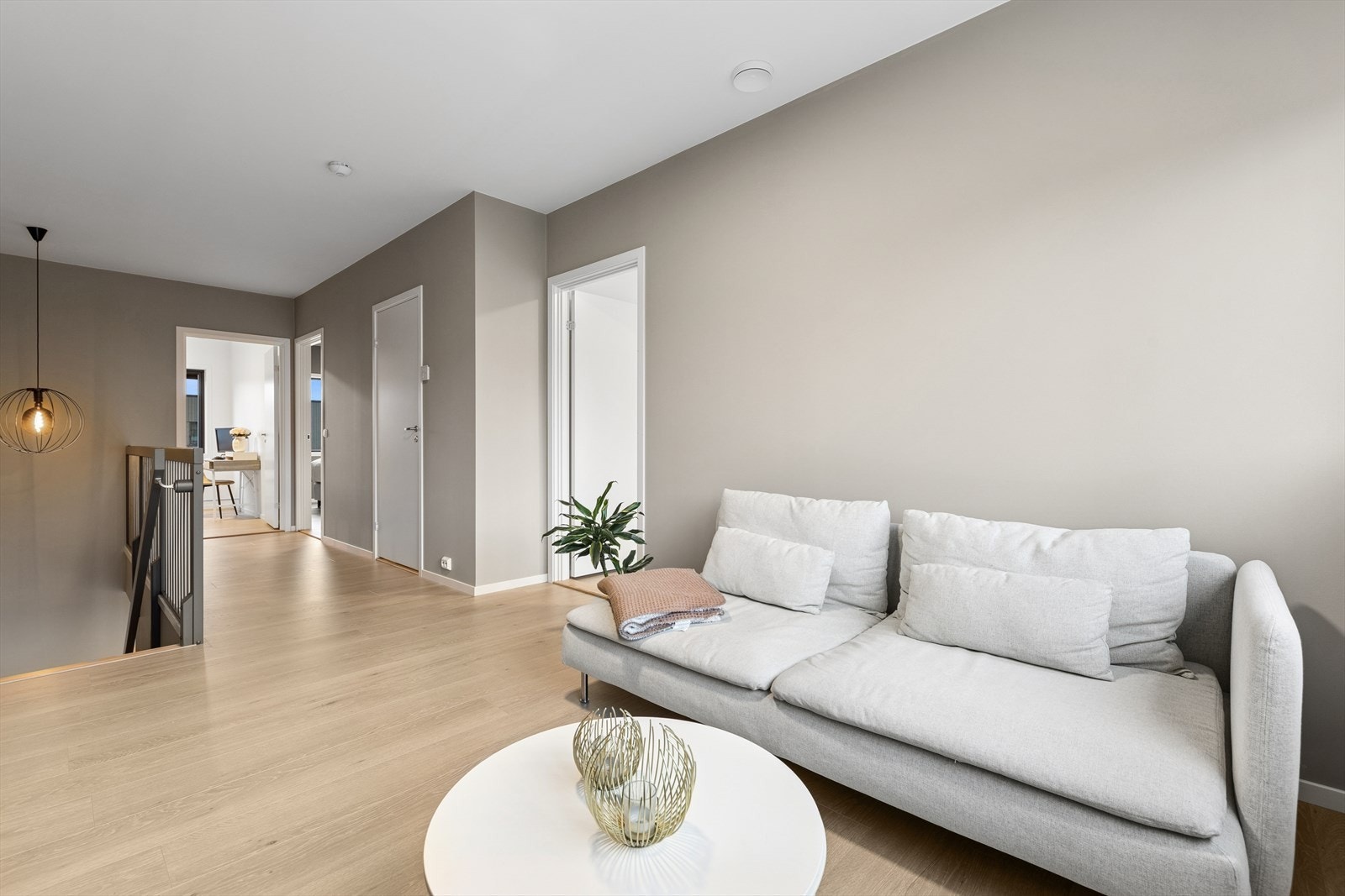 Romslig stue, perfekt som TV-stue, lekerom, hobbyrom eller hjemmekontor. Galleribilde