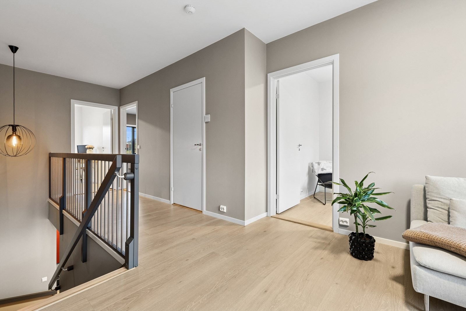 I 2. etasje finner du en herlig stue, bad/vaskerom, og noligens tre soverom. Galleribilde