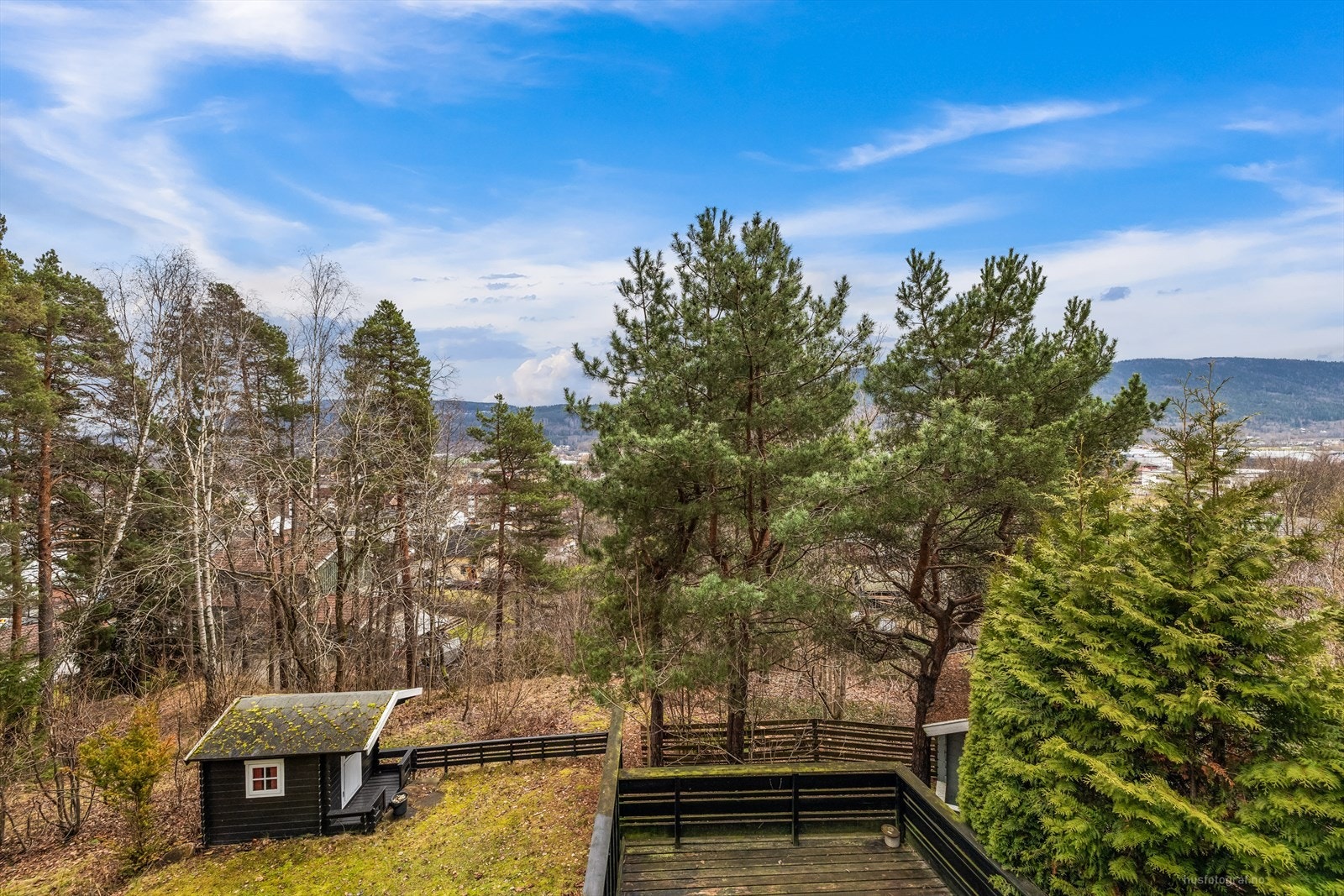 Boligen ligger i høyden ved Aronsløkka og da vil man automatisk få flott utsikt. Galleribilde