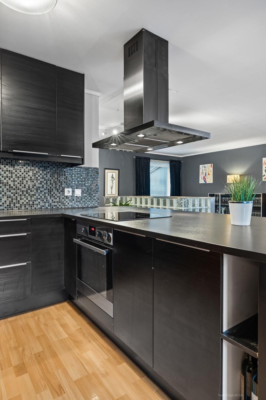Kjøkkenet er moderne og funksjonelt. Galleribilde