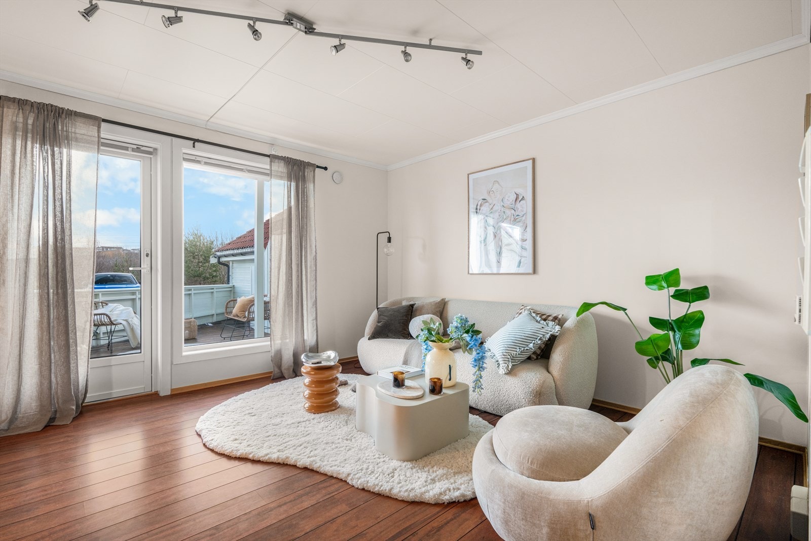 Aktiv Eiendomsmegling v/ Tobias N-Pedersen har den store gleden av å presentere Valderhaug 21! Foto: Eirik Teige, FLINT Galleribilde