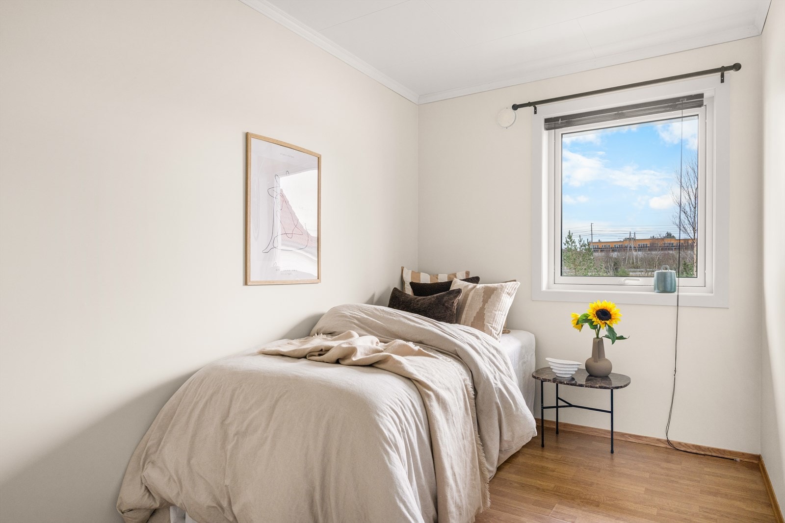 Soverom 2 passer perfekt som barnerom, gjesterom eller hjemmekontor Galleribilde