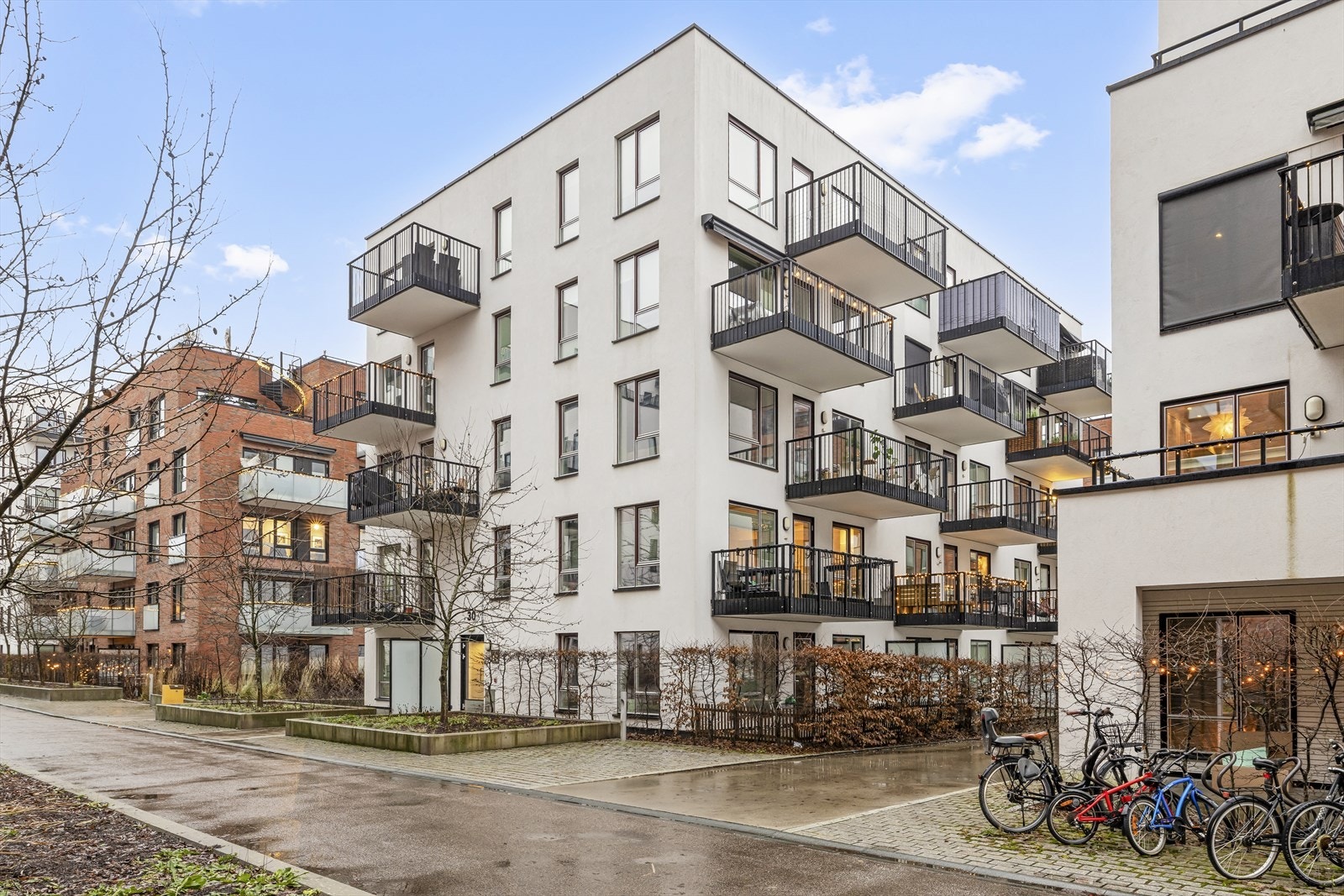 Leiligheten har en etterspurt beliggenhet på Løren med få minutters gange til T-bane, forretninger, spisesteder og parker. Galleribilde