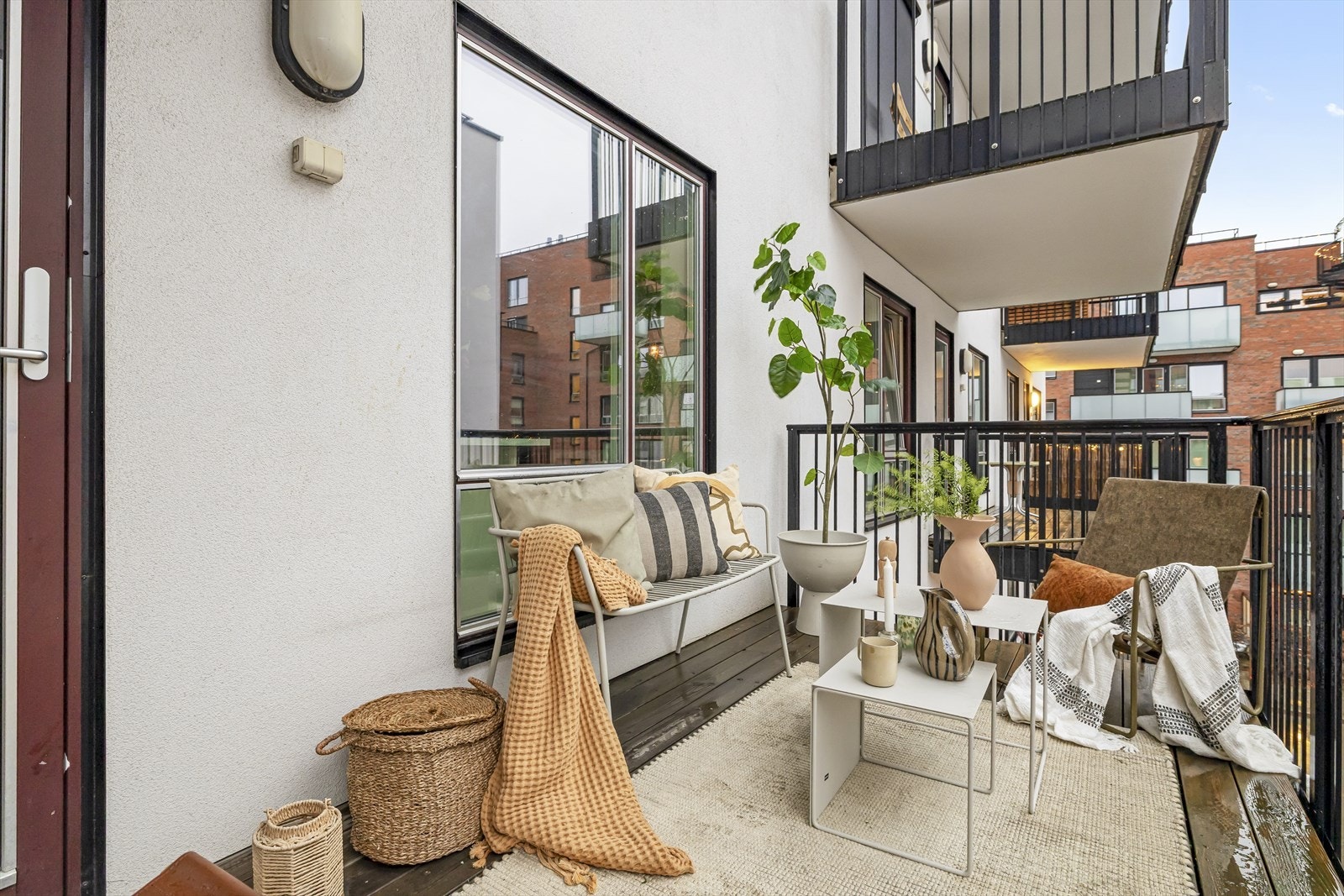 Her er det god plass til utemøbler, grill og beplantning. Galleribilde