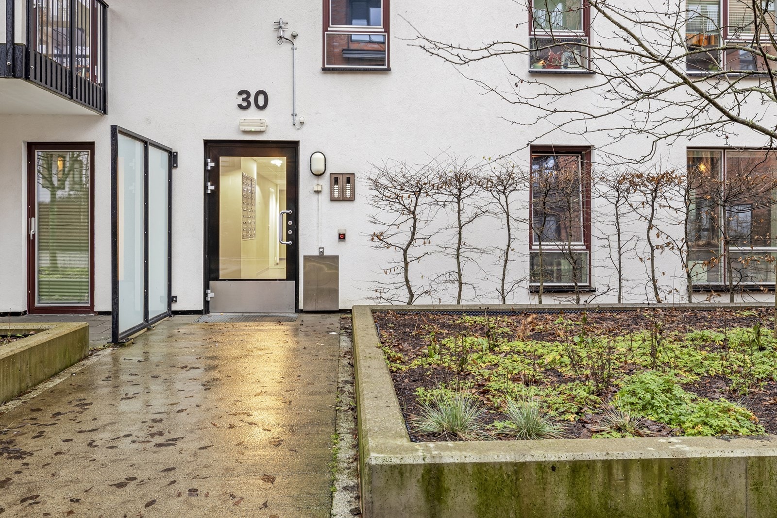 Leiligheten ligger i et bygg fra 2016 med moderne fasiliteter som heis, fjernvarme og balansert ventilasjon. Galleribilde