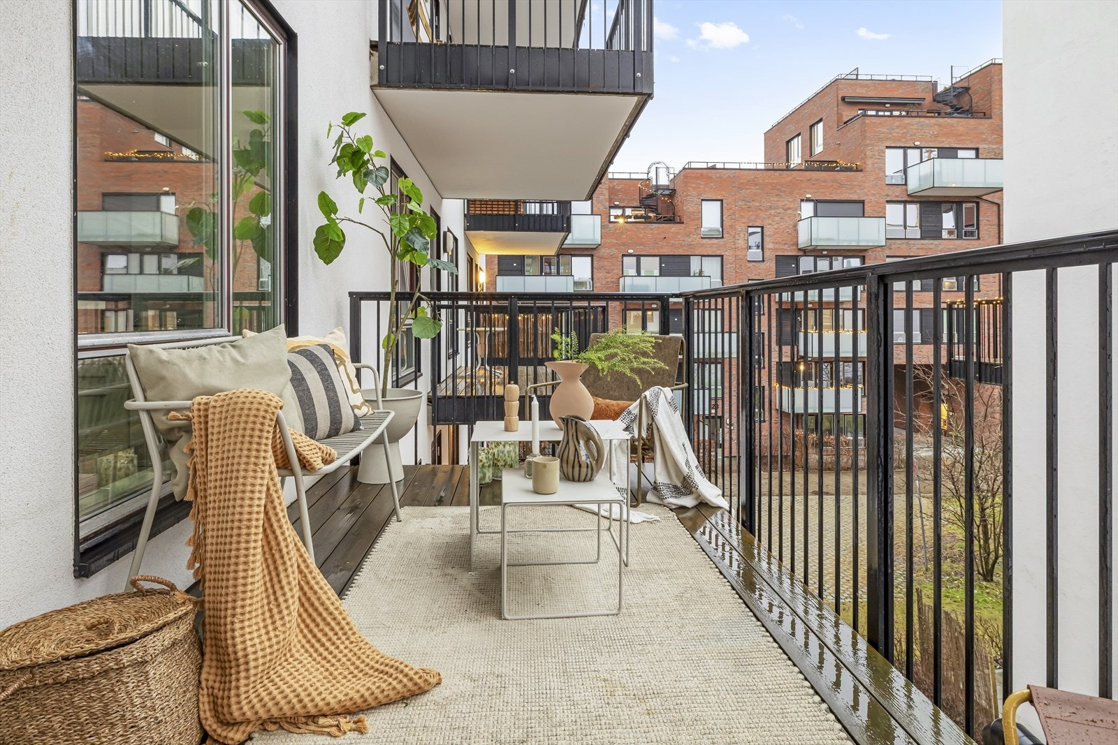 Krydderhagen er en grønn og moderne hageby, med lyse og arealeffektive leiligheter omkranset av hyggelige tun og store fellesarealer. Galleribilde