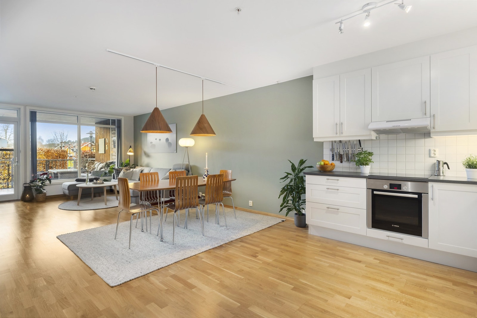 Det er gode møblerings muligheter og det er plass til et romslig spisebord. Galleribilde