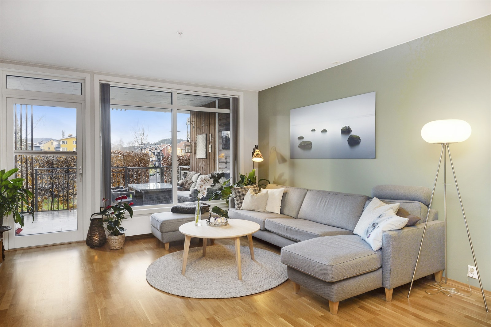 Leiligheten har en praktisk overbygd terrasse på 22 kvm. Galleribilde