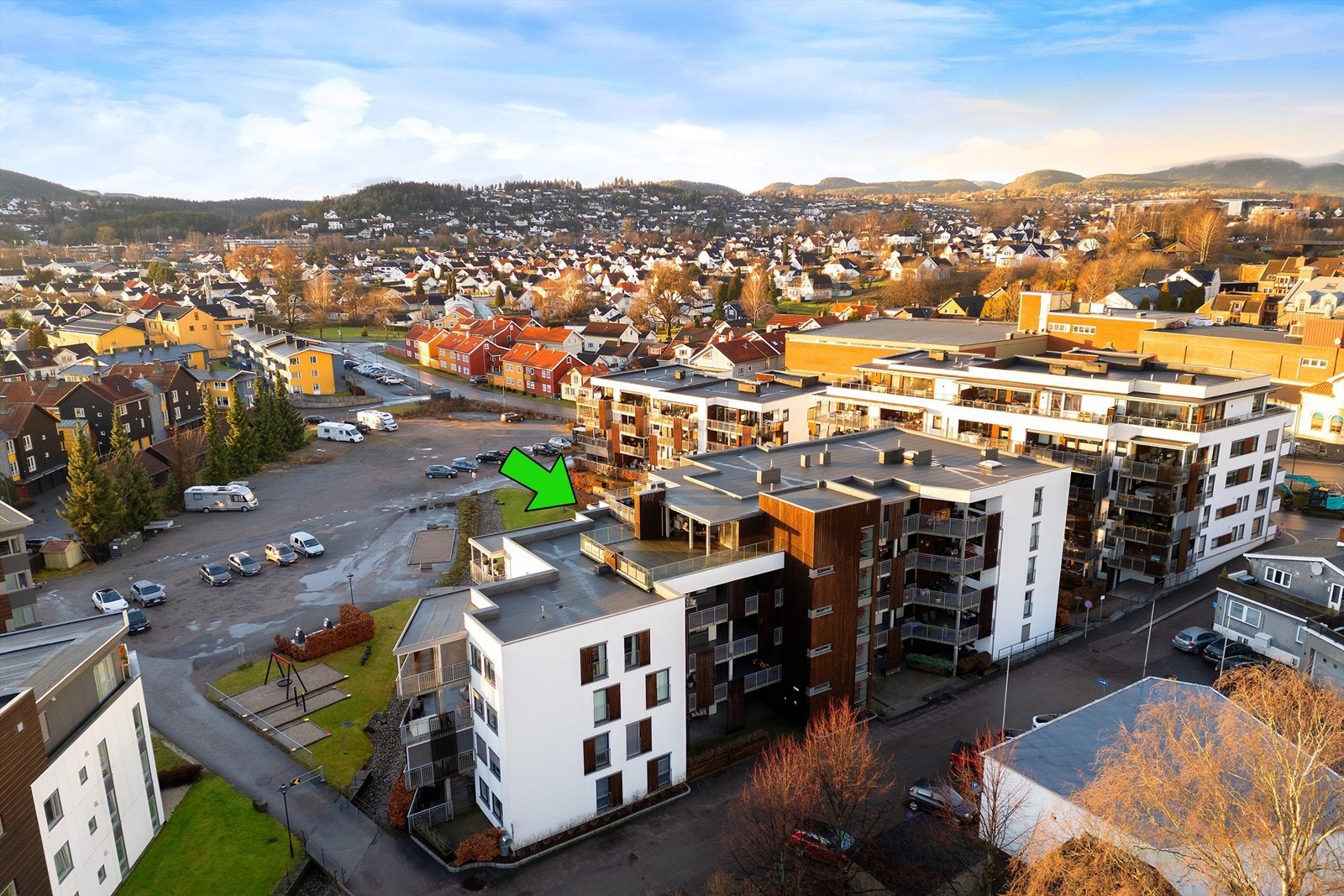 Pilen viser møblert takterrasse til felles glede for alle andelseierne Galleribilde