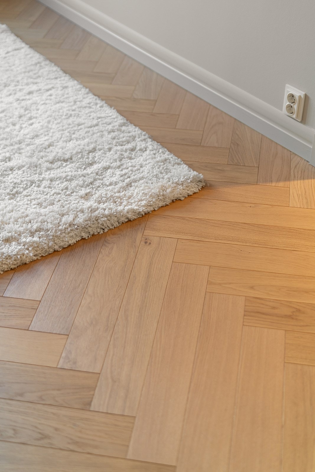 Påkostet fiskebensgulv fra Skógr Galleribilde