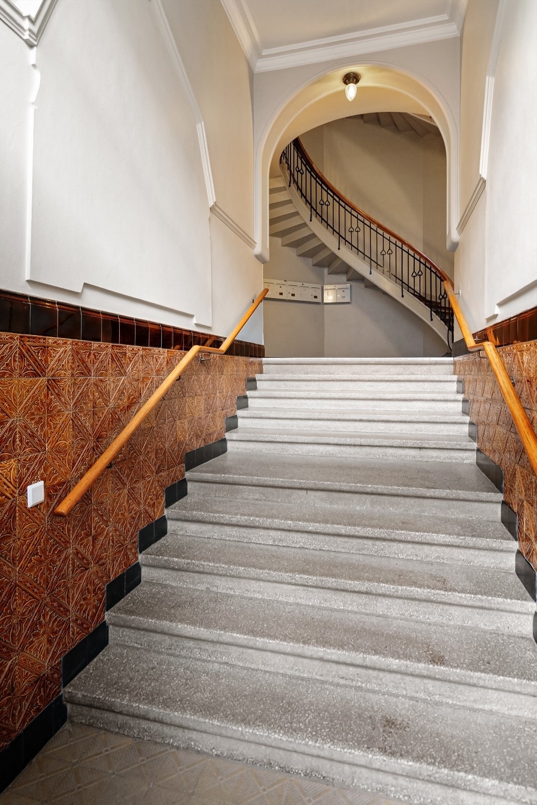 Velholdt bygård oppført i 1908, beliggende i et svært ettertraktet nabolag Galleribilde