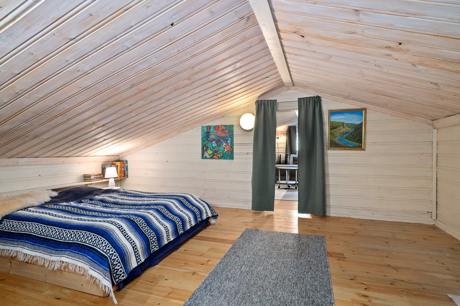 Innredet loft - Det gjøres oppmerksom på at rommet ikke er søkt eller godkjent for varig opphold. Galleribilde