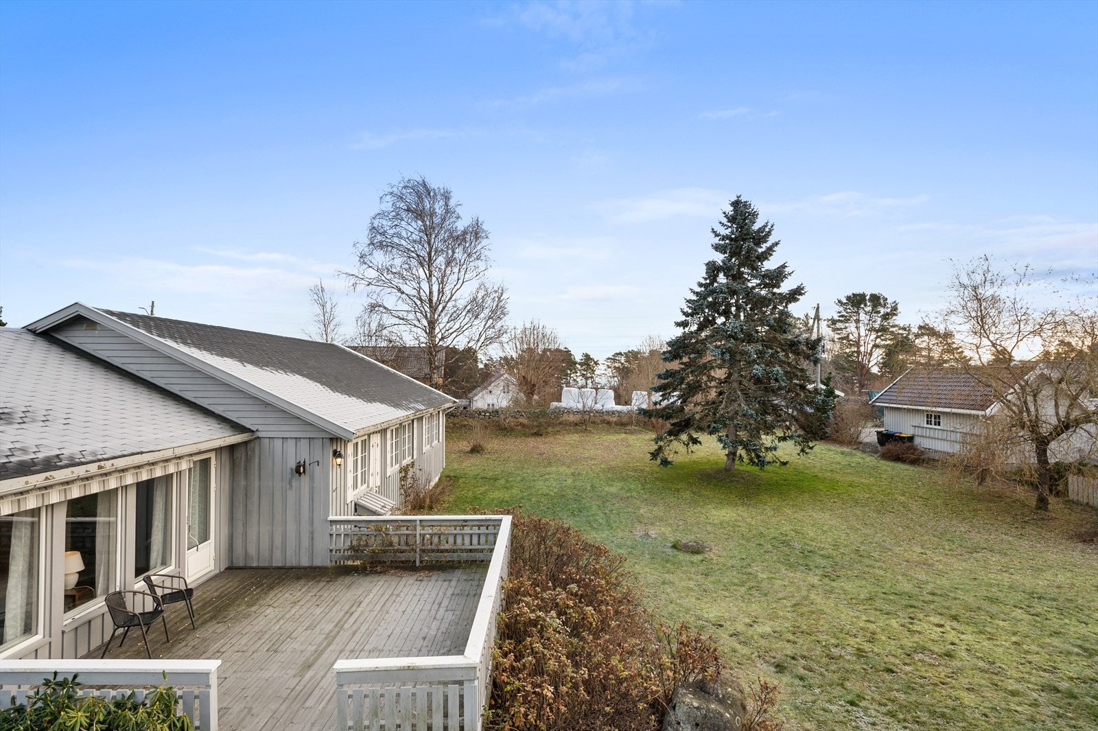 Her kan barna leke fritt i naturskjønne og trygge omgivelser. Galleribilde