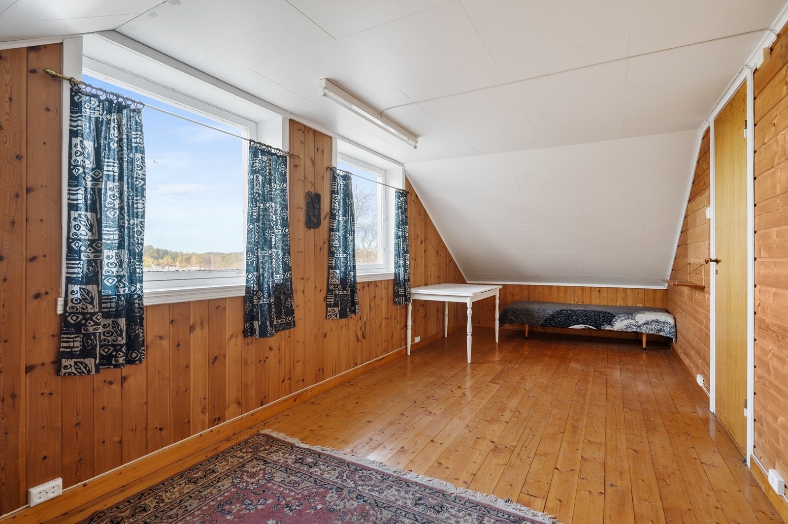 På låven er det innredet et rom, det foreligger ikke tegninger og dermed kan ikke lovligheten verifiseres. Galleribilde