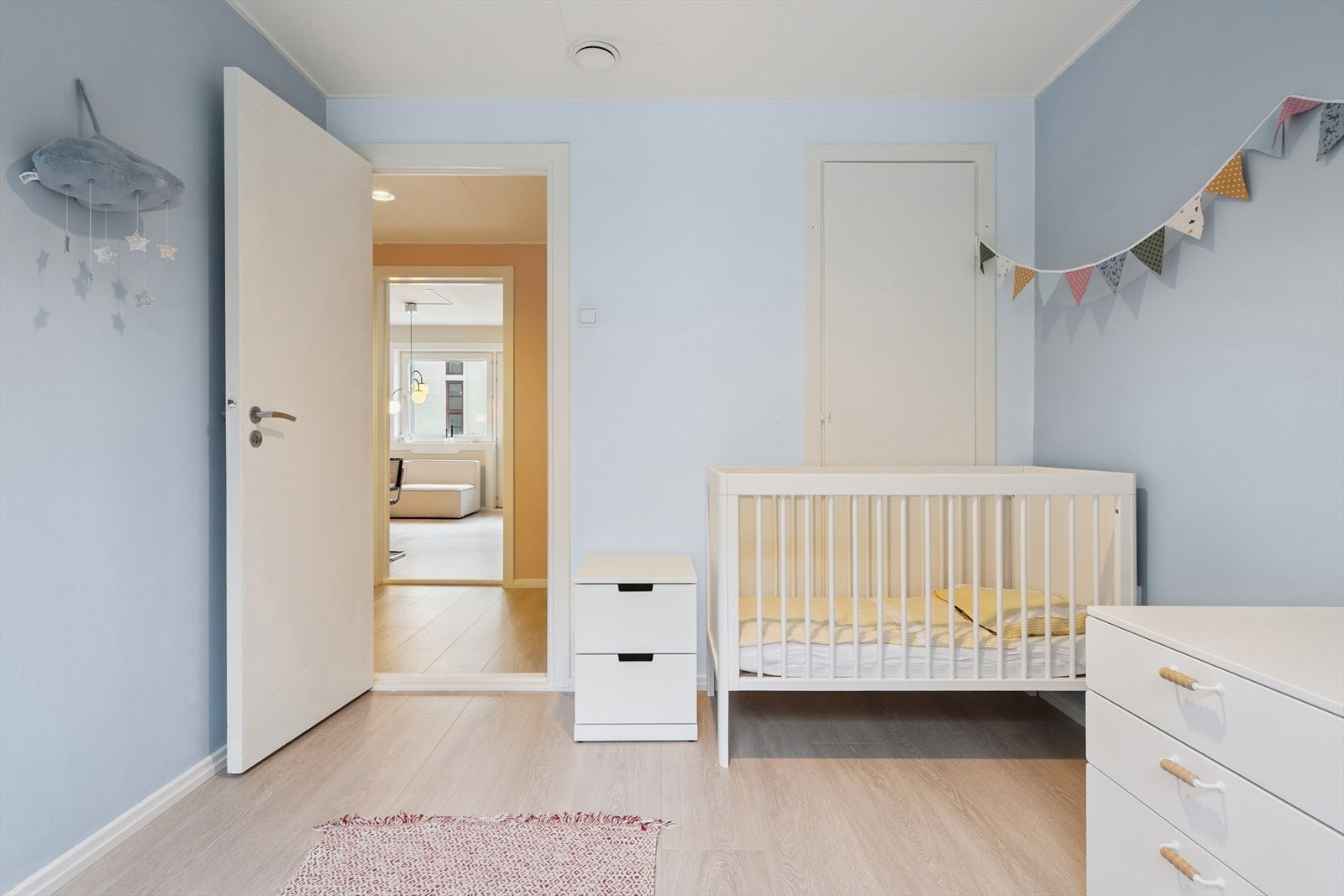 Rommet er også perfekt til hovedsoverom, gjesterom eller kontor Galleribilde