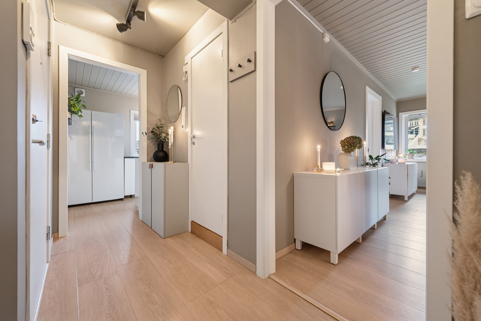 Det er plass til entrémøblement. Galleribilde