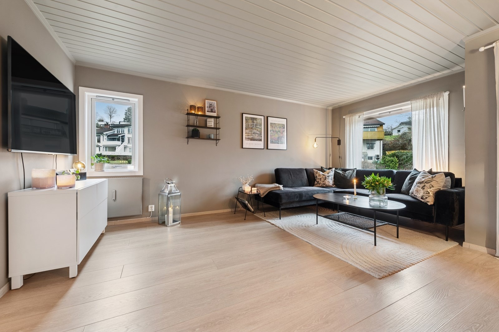 Rommet er malt i en delikat og lun farge, som gir en god atmosfære i rommet. Galleribilde