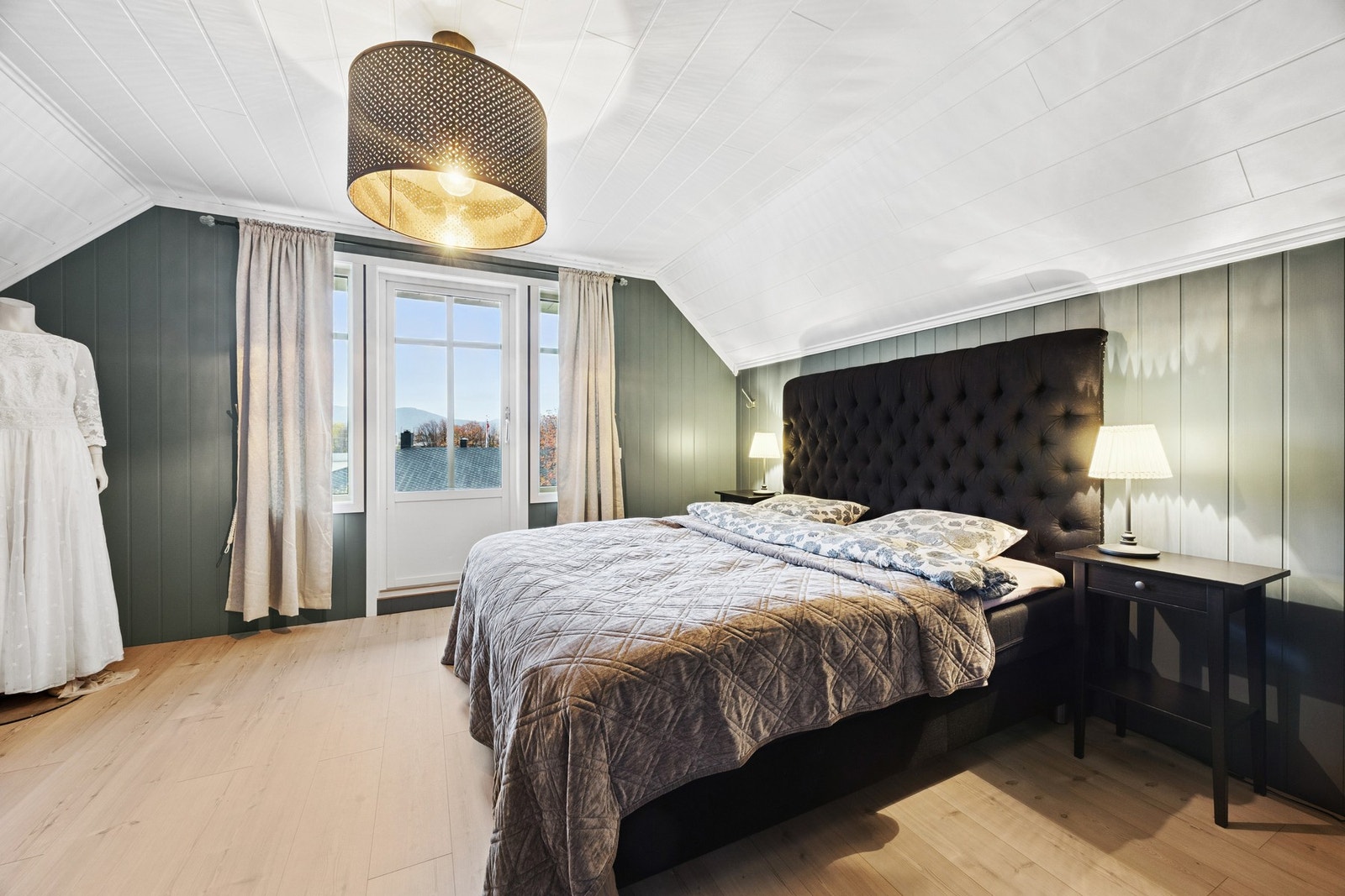 Loftstue innredet som soverom Galleribilde