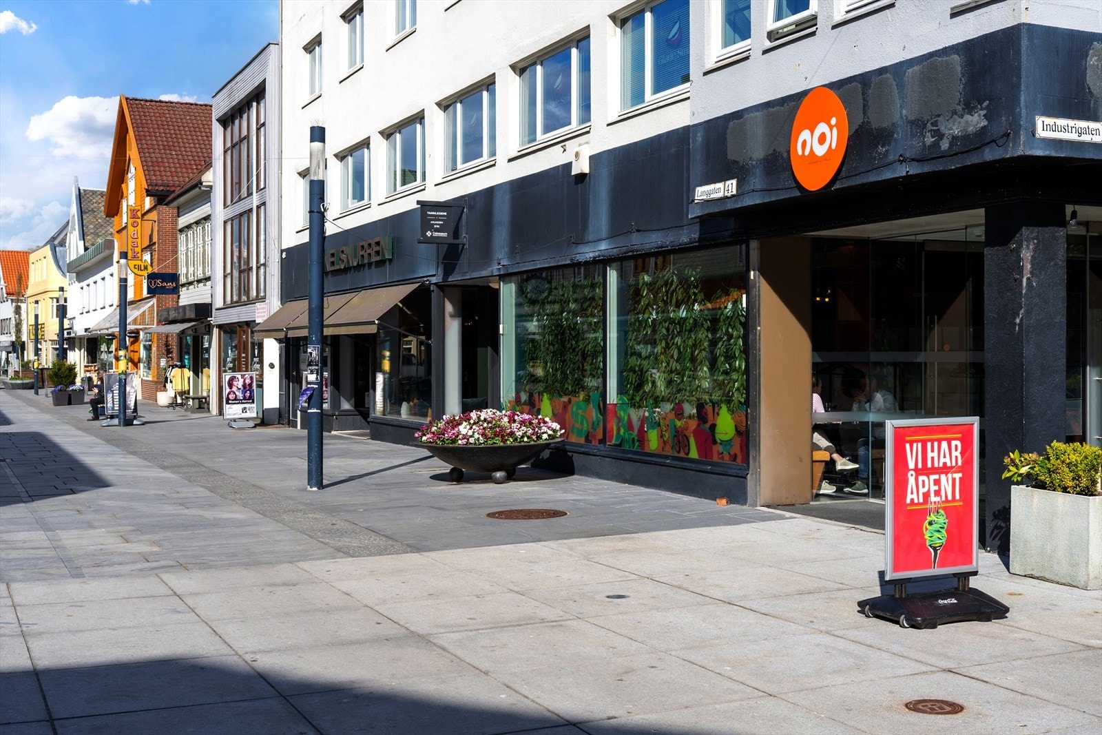 Den flotte gågaten er i paralellgaten nedenfor leiligheten. Galleribilde