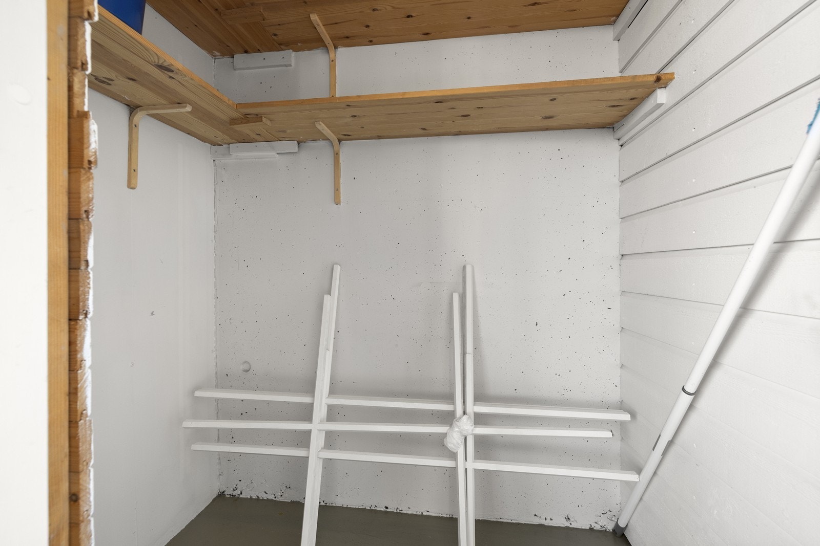 På balkongen finnes også en praktisk bod på 1,5 m² for ekstra lagring. Galleribilde