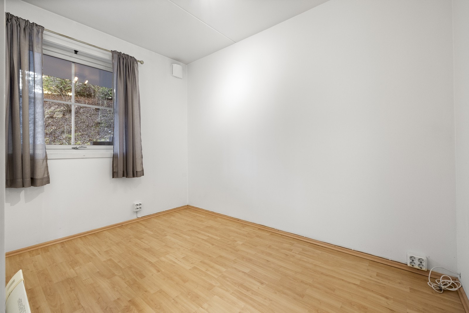 Soverom nummer to egner seg godt som barnerom, gjesterom eller kontor. Galleribilde