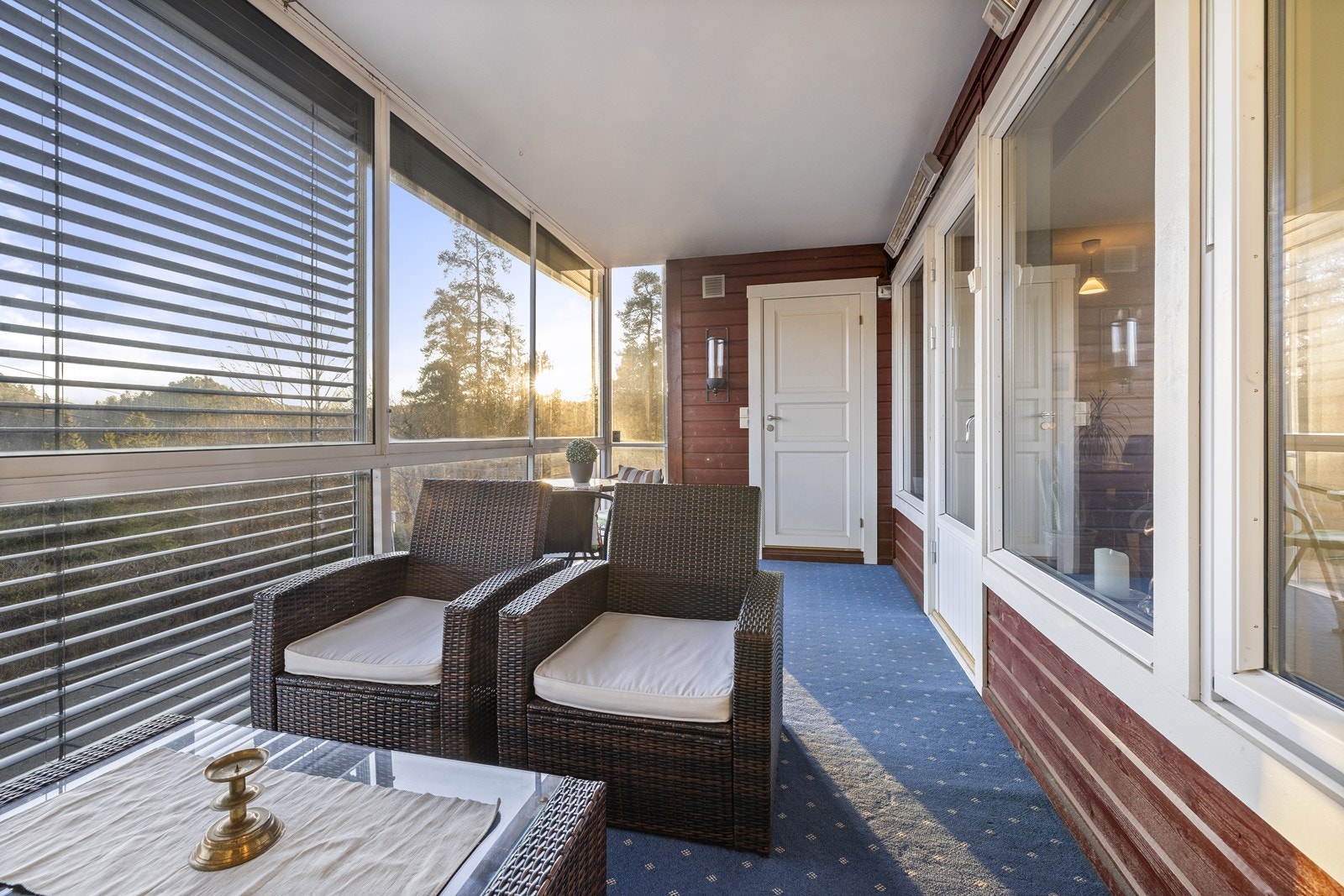 Utvendige elektriske lameller gir mulighet for effektiv solskjerming. Galleribilde