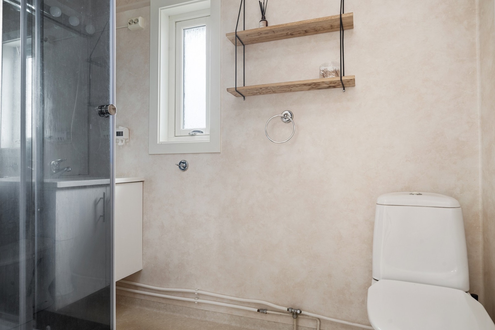 Badet befinner seg praktisk nok i andre etasje Galleribilde