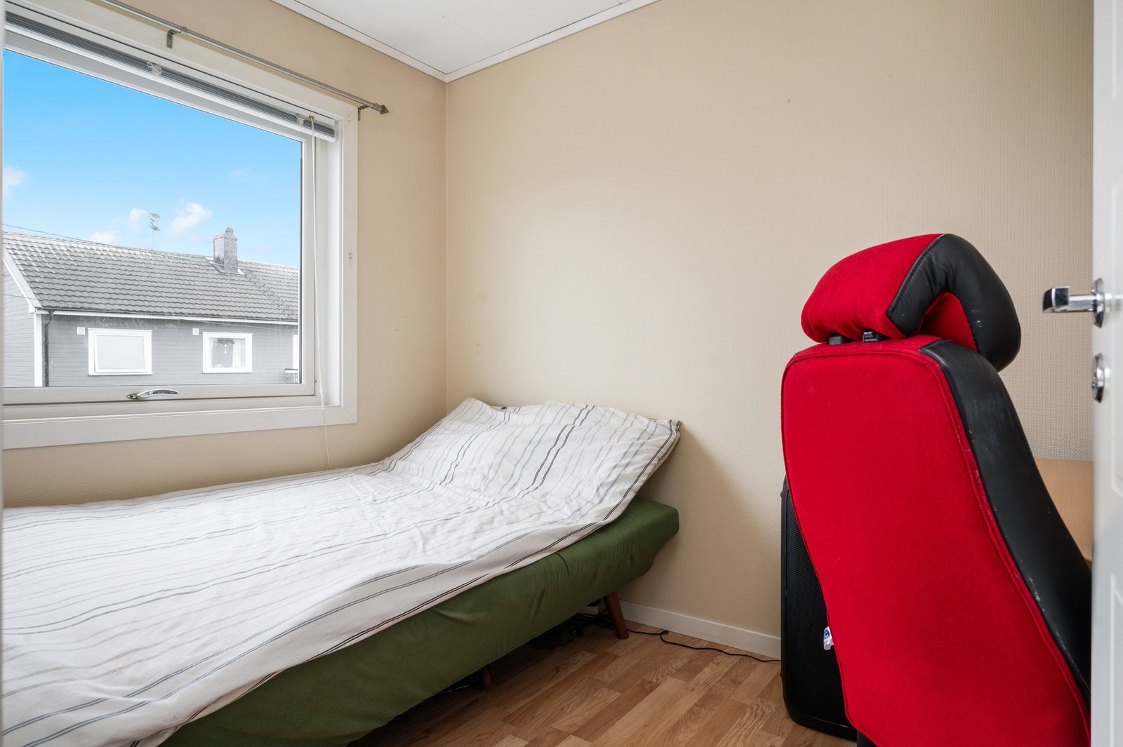 Et av husets tre soverom, hvorav alle befinner seg i andre etasje Galleribilde