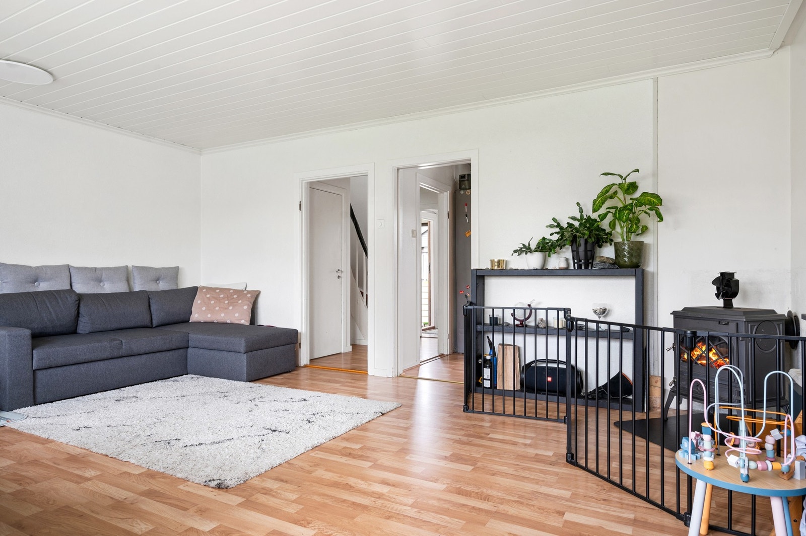 Trivelig stue med naturlig samlingspunkt for både familie og venner Galleribilde