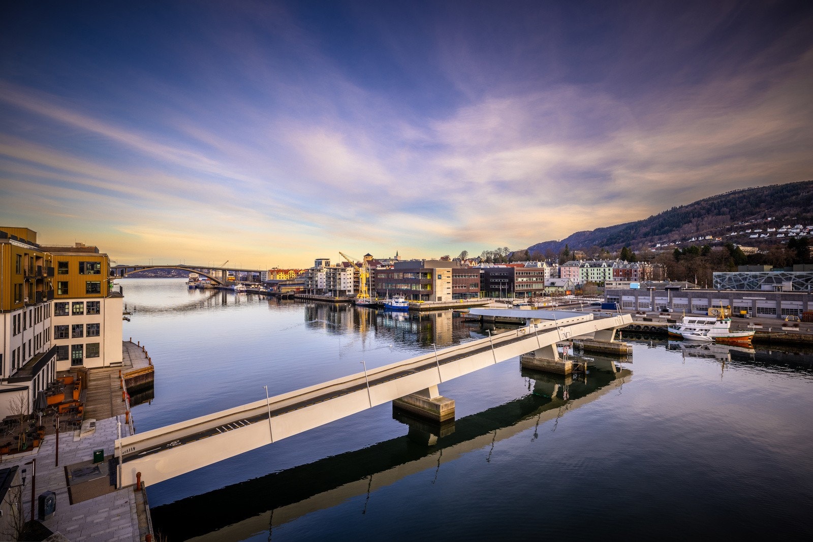 Nydelig nærområde med båthavn og småpudden innen kort gangavstand. Galleribilde