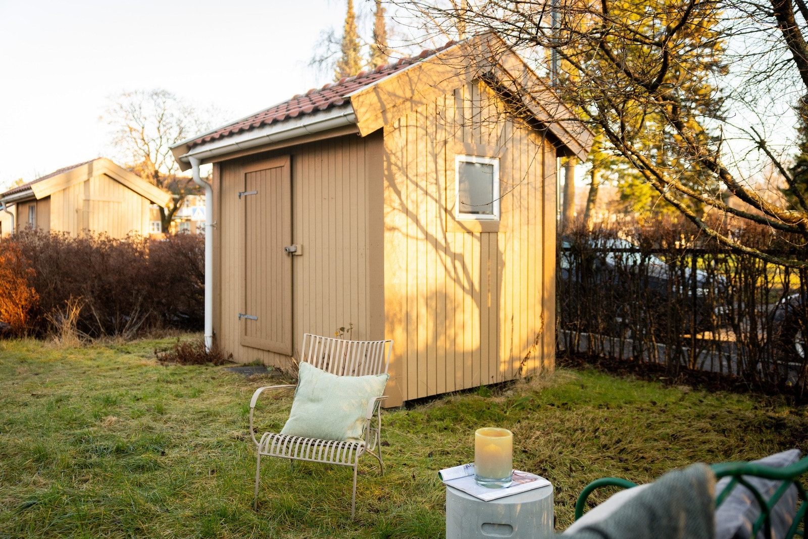 Området kjennetegnes av rolige omgivelser, grønne hageparseller og sjarmerende småveier som gir en hyggelig og trygg nabolagsfølelse. Galleribilde