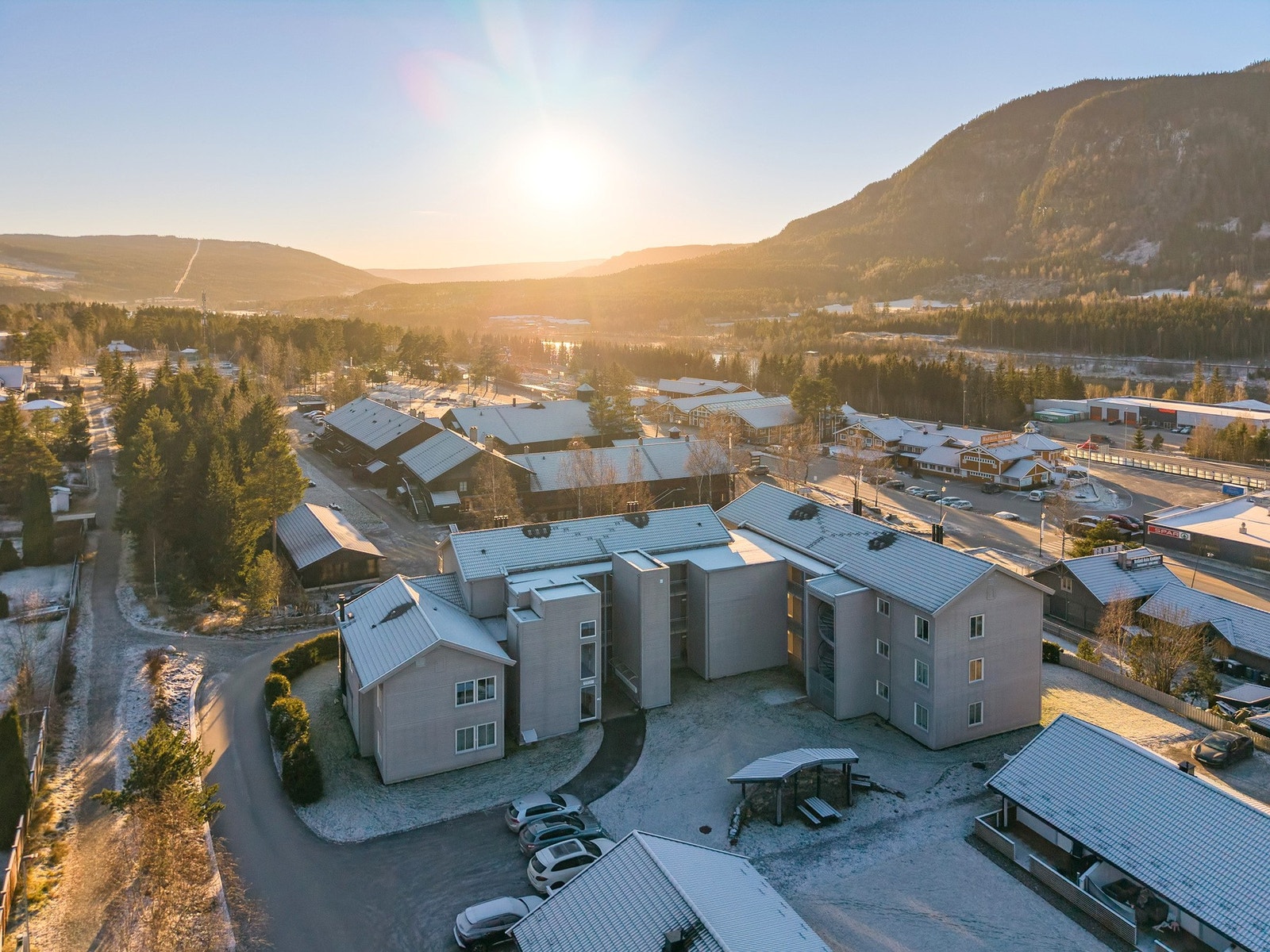 Her bor du i et rolig og barnevennlig nabolag med kort gangavstand til både Solvang barneskole, Øyer ungdomsskole og Granrudmoen barnehage. Galleribilde