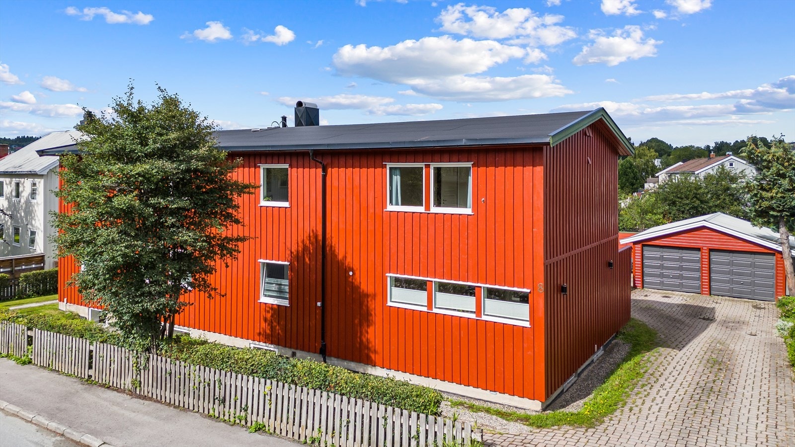 Boligen befinner seg i et trygt område med nærhet til splitter ny barne- og ungdomsskole Galleribilde