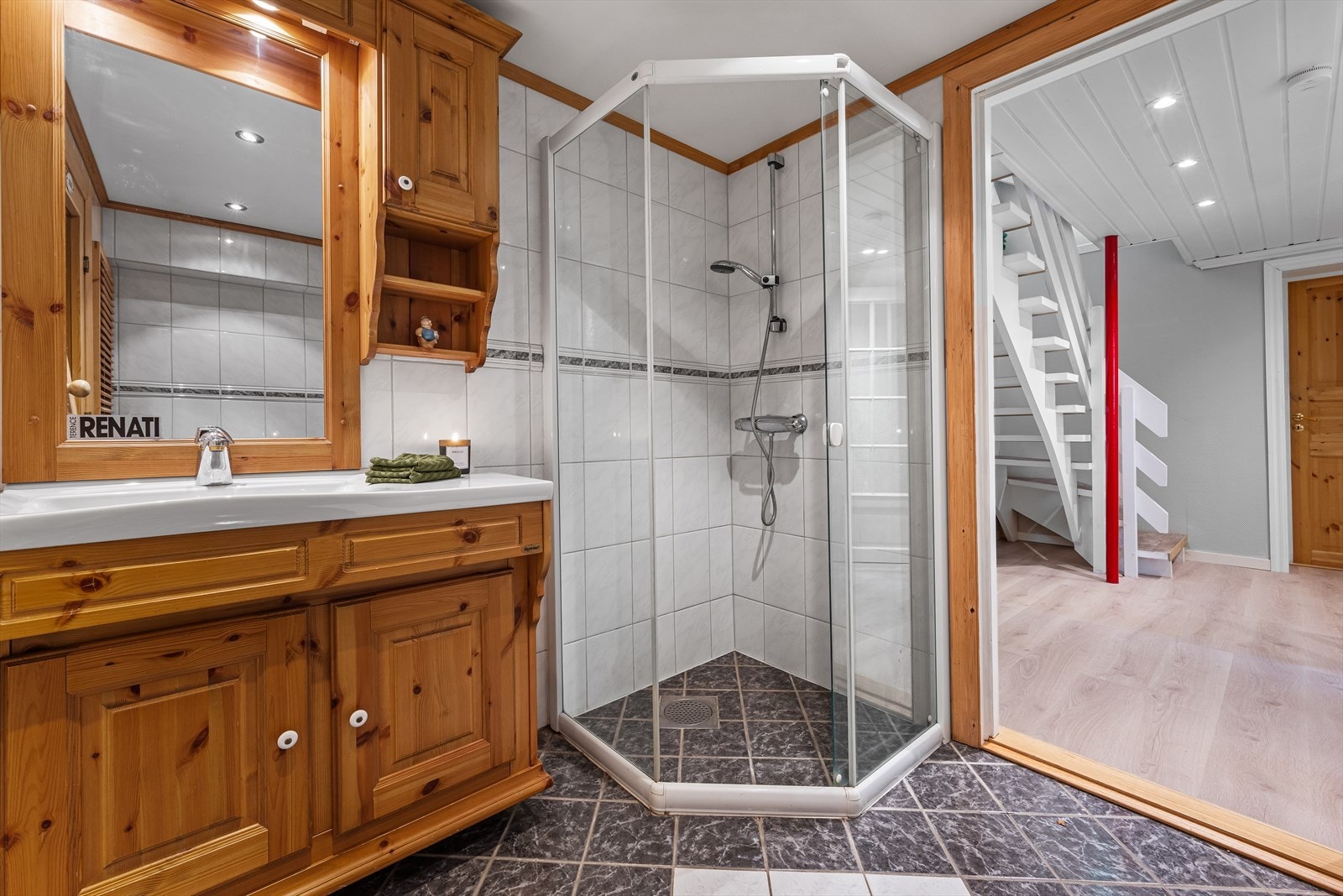 Andre bad i hoveddelen finner vi i kjelleren Galleribilde