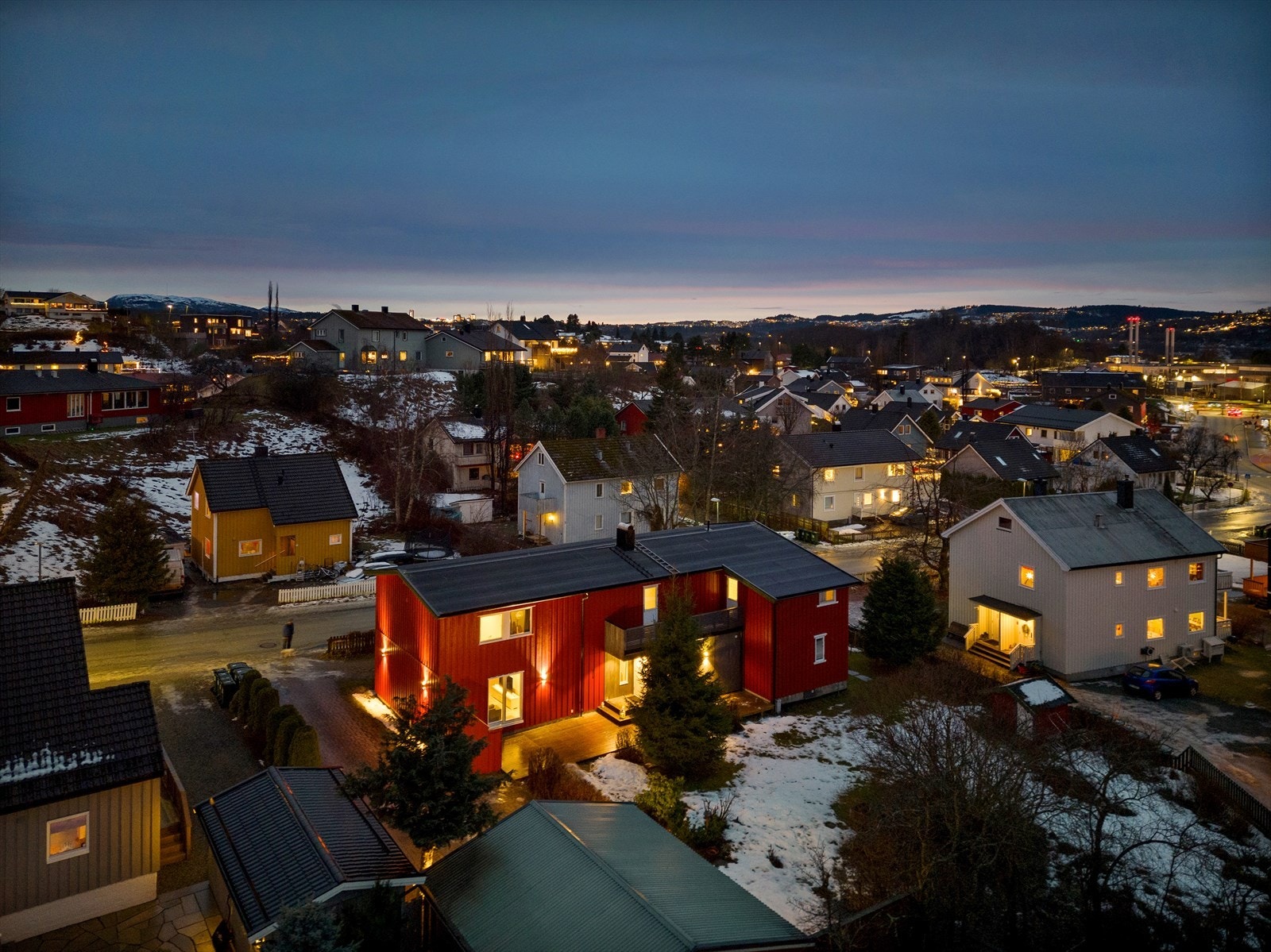 En stor og unik familiebolig med to utleiedeler Galleribilde