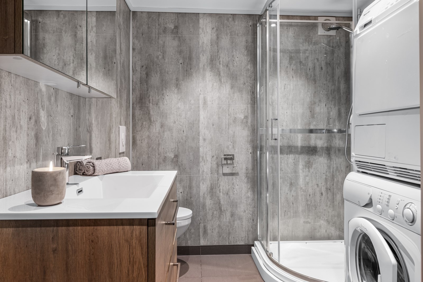 Bad og wc i kjeller en del av hybel-delen Galleribilde