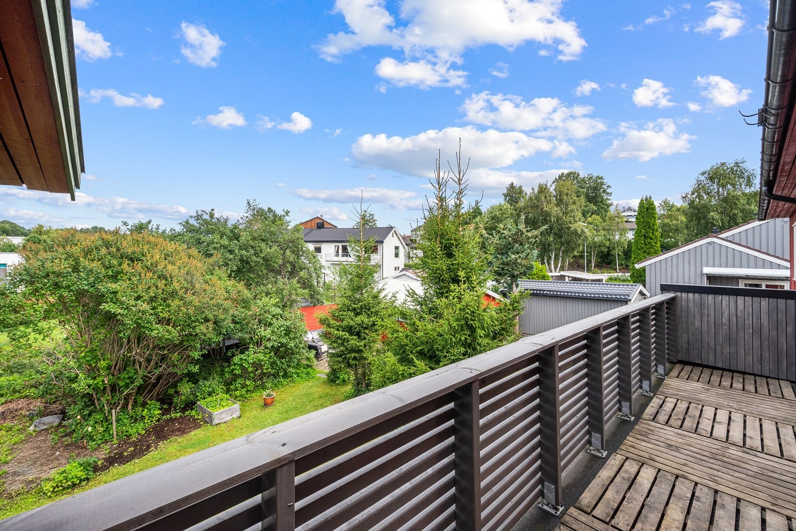 Her er det utgang til en balkong, balkongen har adkomst både fra hoveddel og utleiedel Galleribilde