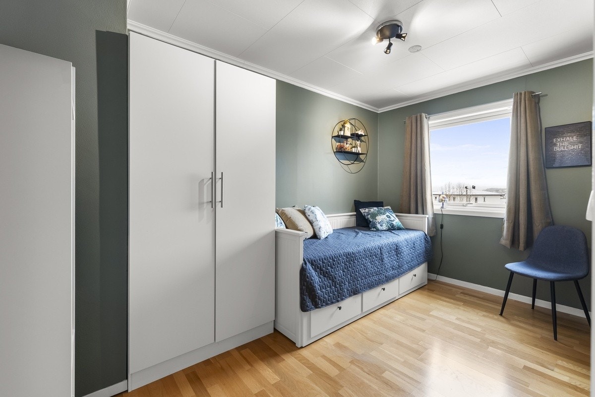 Boligen er innredet med 3 soverom i 2.etasje. Galleribilde