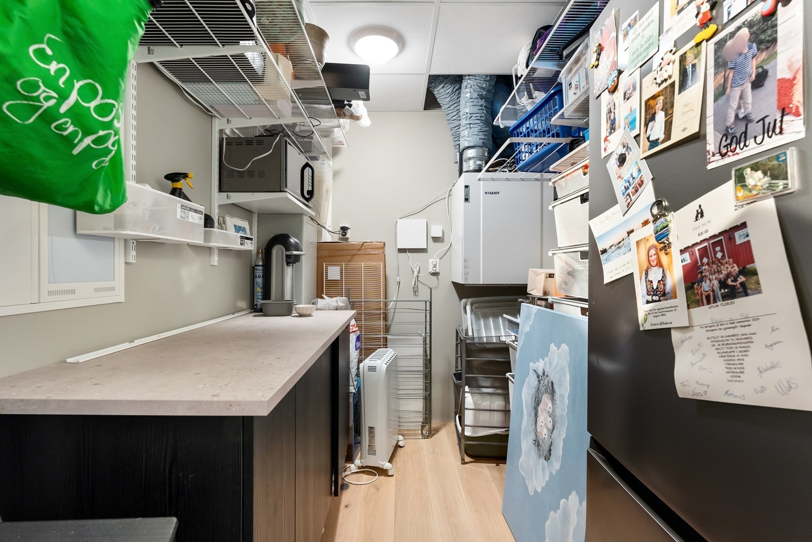 Praktisk bod ved entréen. Galleribilde