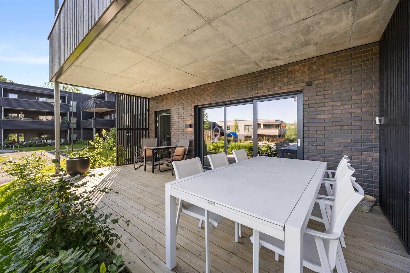 God flyt mellom inne- og uterom. Galleribilde