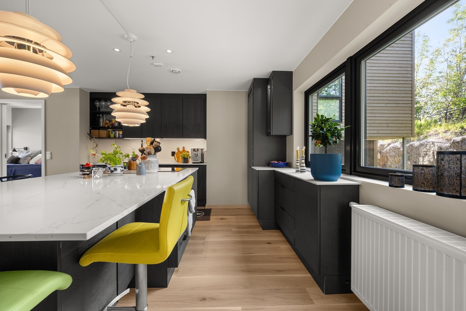 Benkeplate i komposittstein. Galleribilde