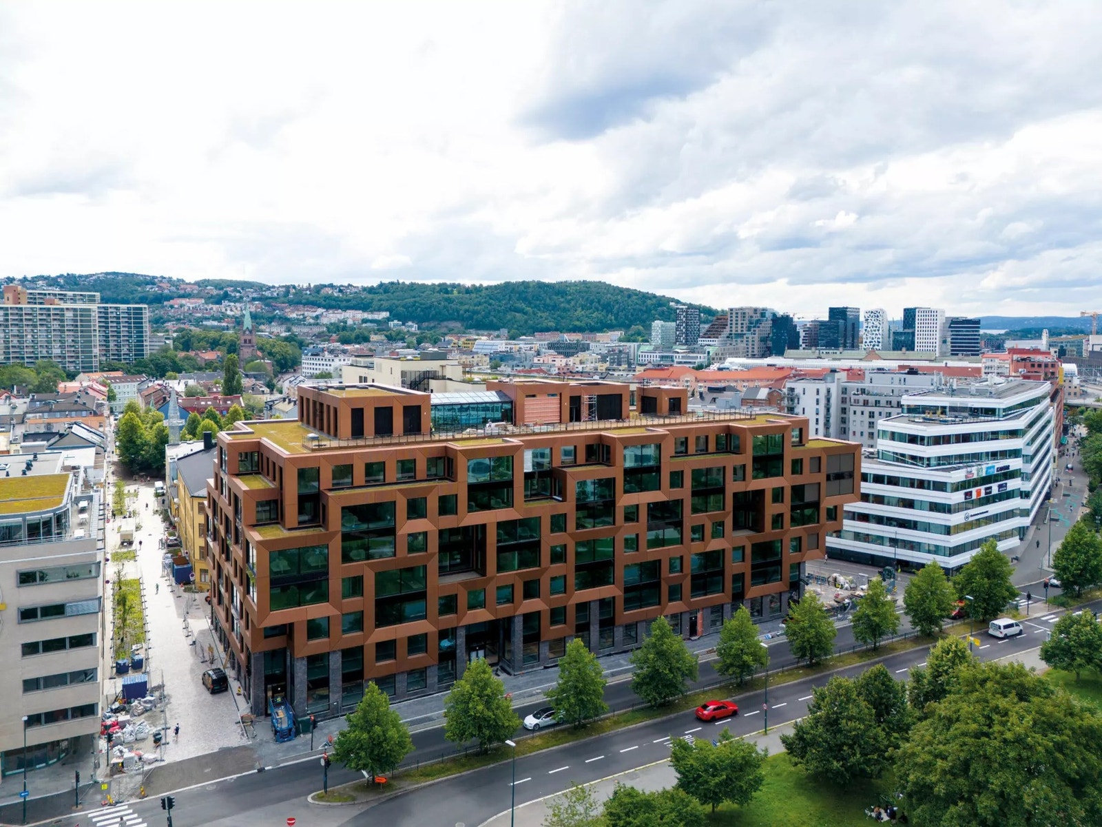 Området har virkelig blomstret de siste årene! Urtekvartalet har blitt et skikkelig knutepunkt, med Høyskolen Kristiania og Swecos hovedkontor som aktører. Galleribilde
