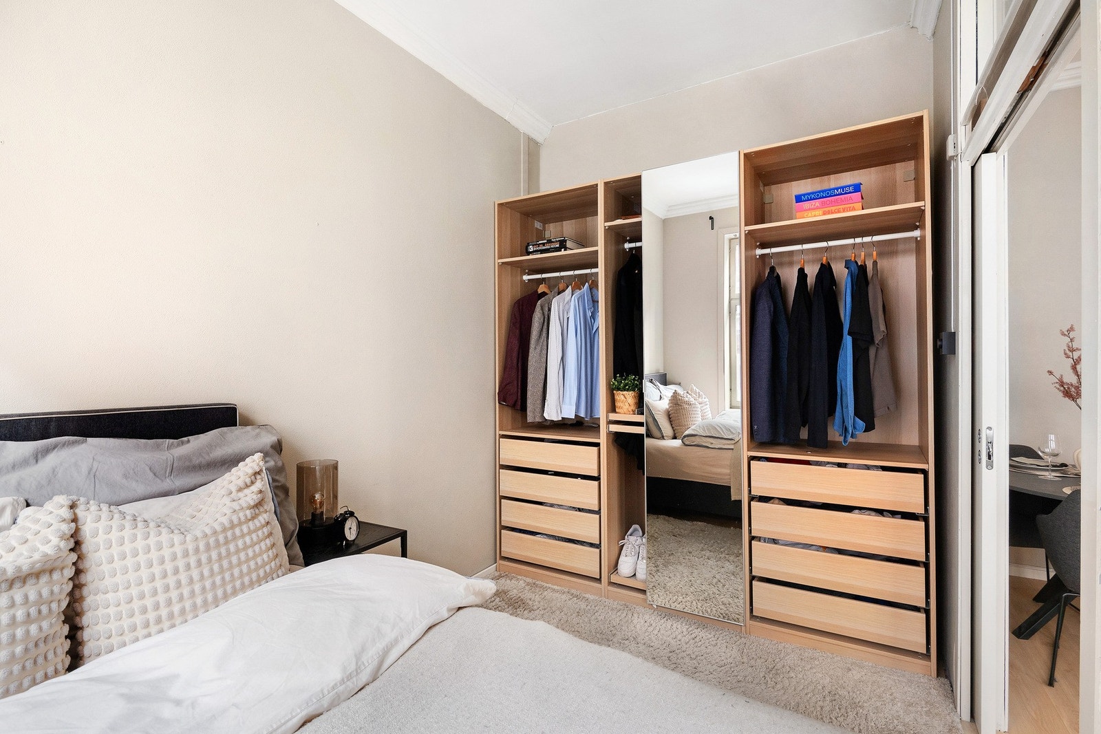 Stort garderobeskap medfølger Galleribilde