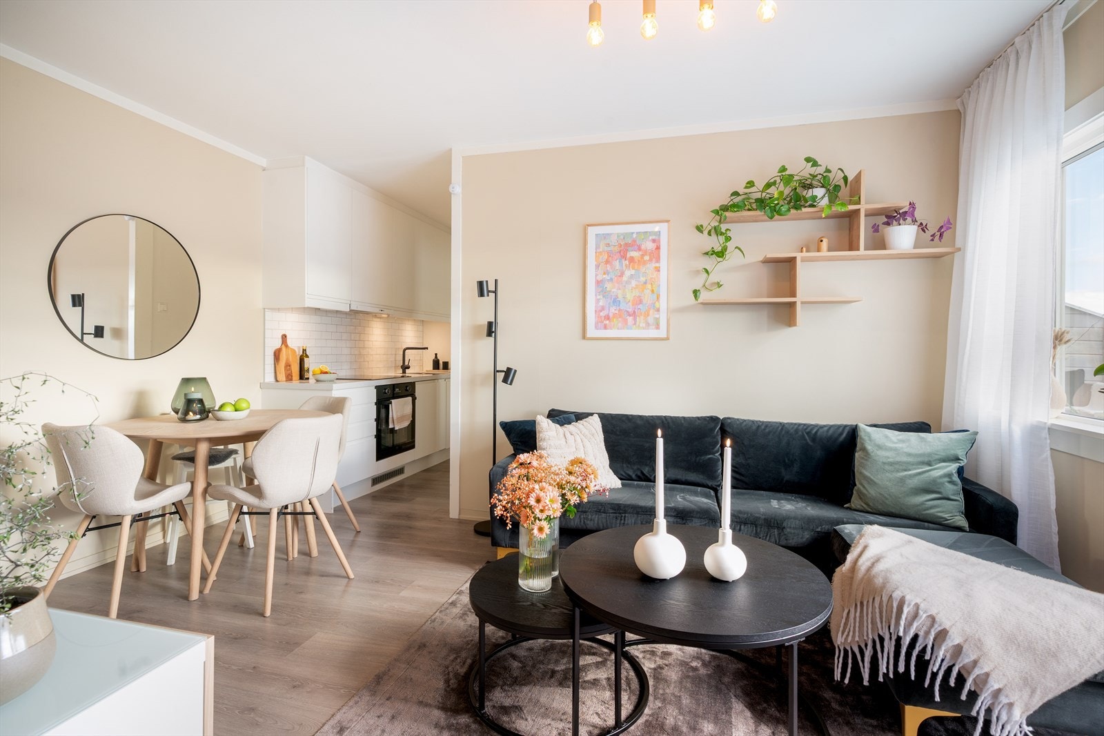 Leiligheten har god møbleringsfrihet og kan enkelt innredes med naturlige møbleringssoner. Galleribilde