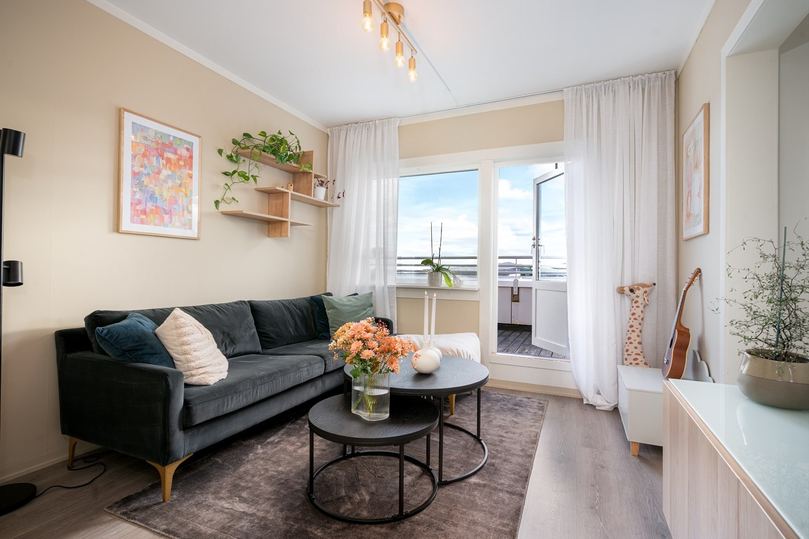 Leiligheten oppvarmes elektrisk gjennom panelovner. Galleribilde