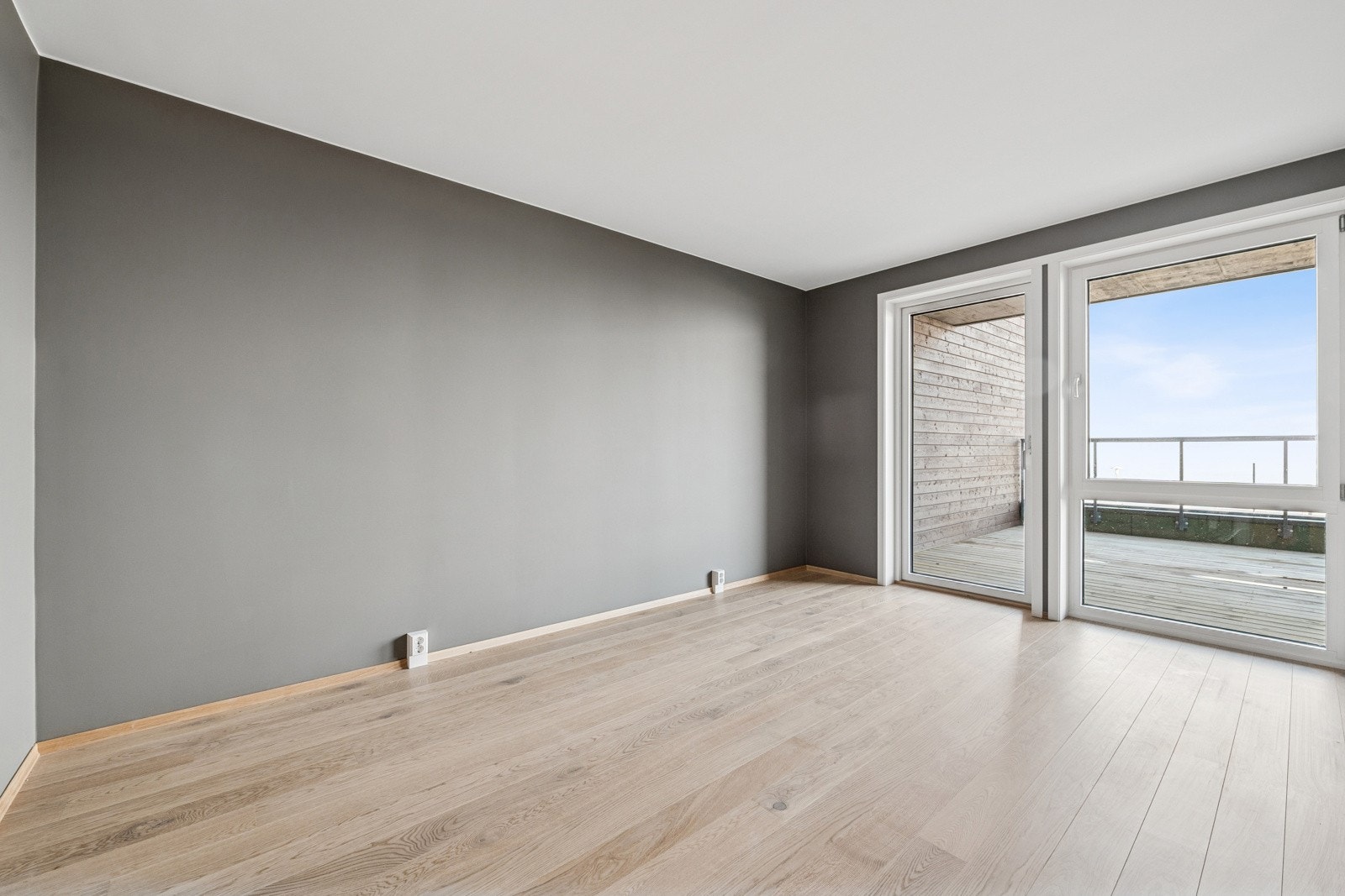 God plass til både dobbeltseng og garderobeskap. Galleribilde