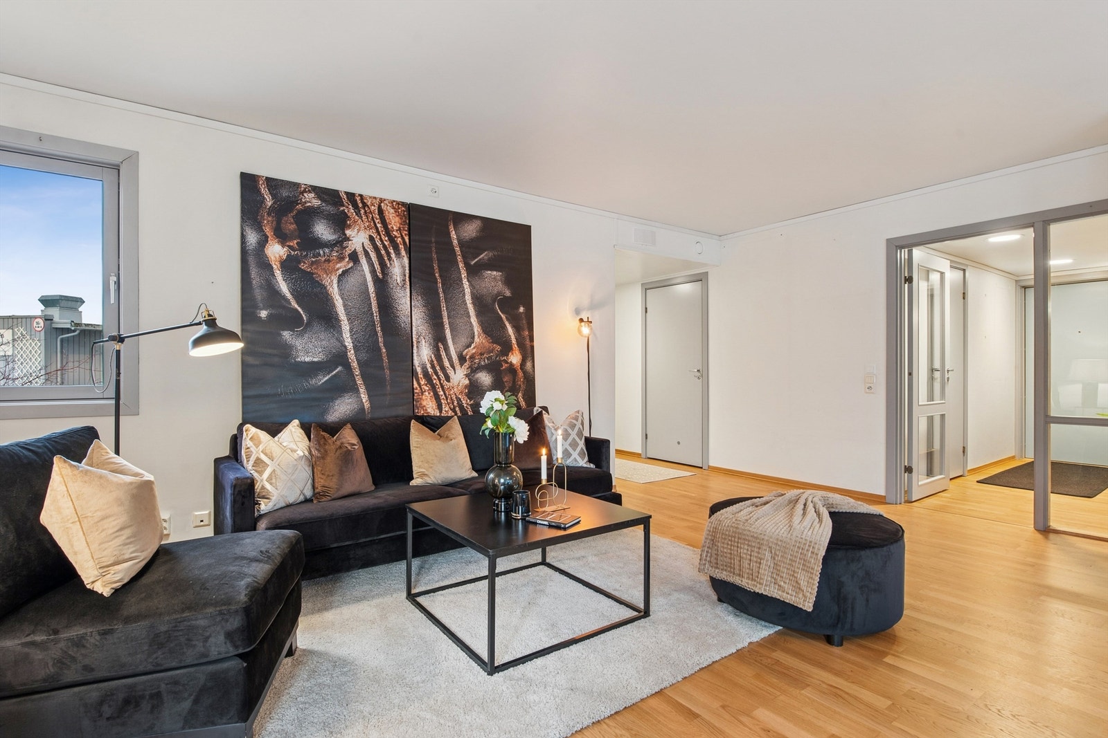 Trivelig stuestemning! Ny parkett i det meste av leiligheten i 2019. Galleribilde