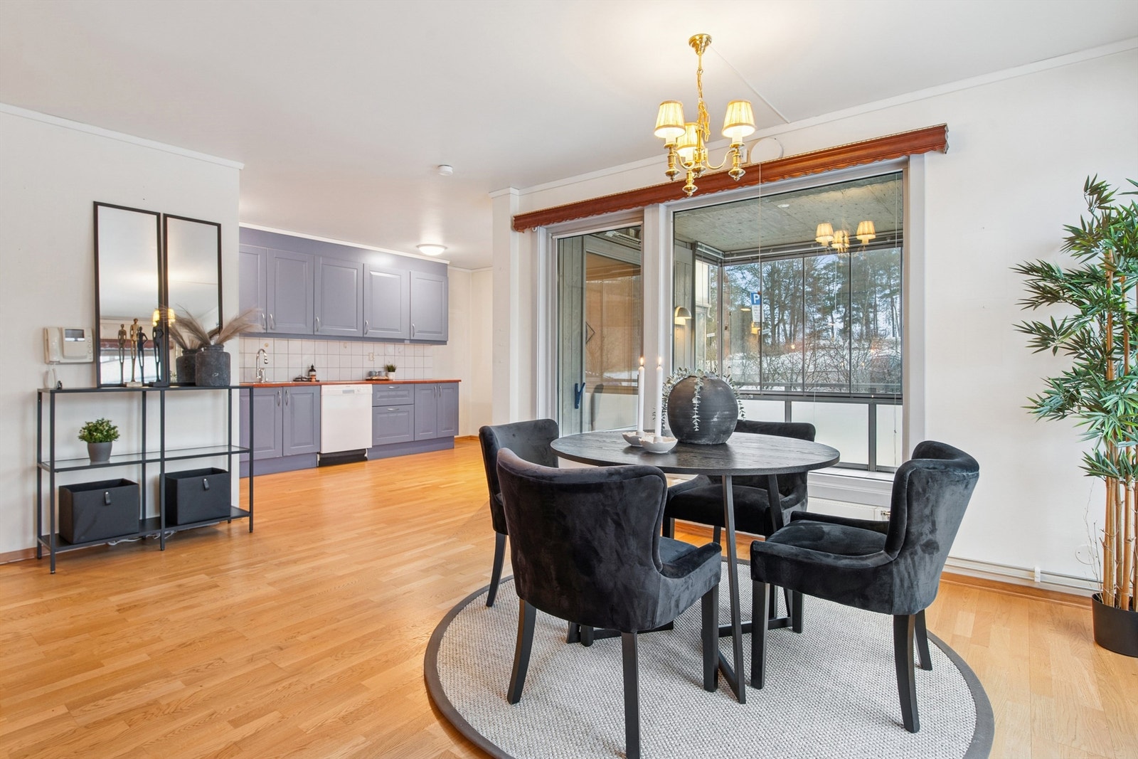 Stue og kjøkken. Galleribilde