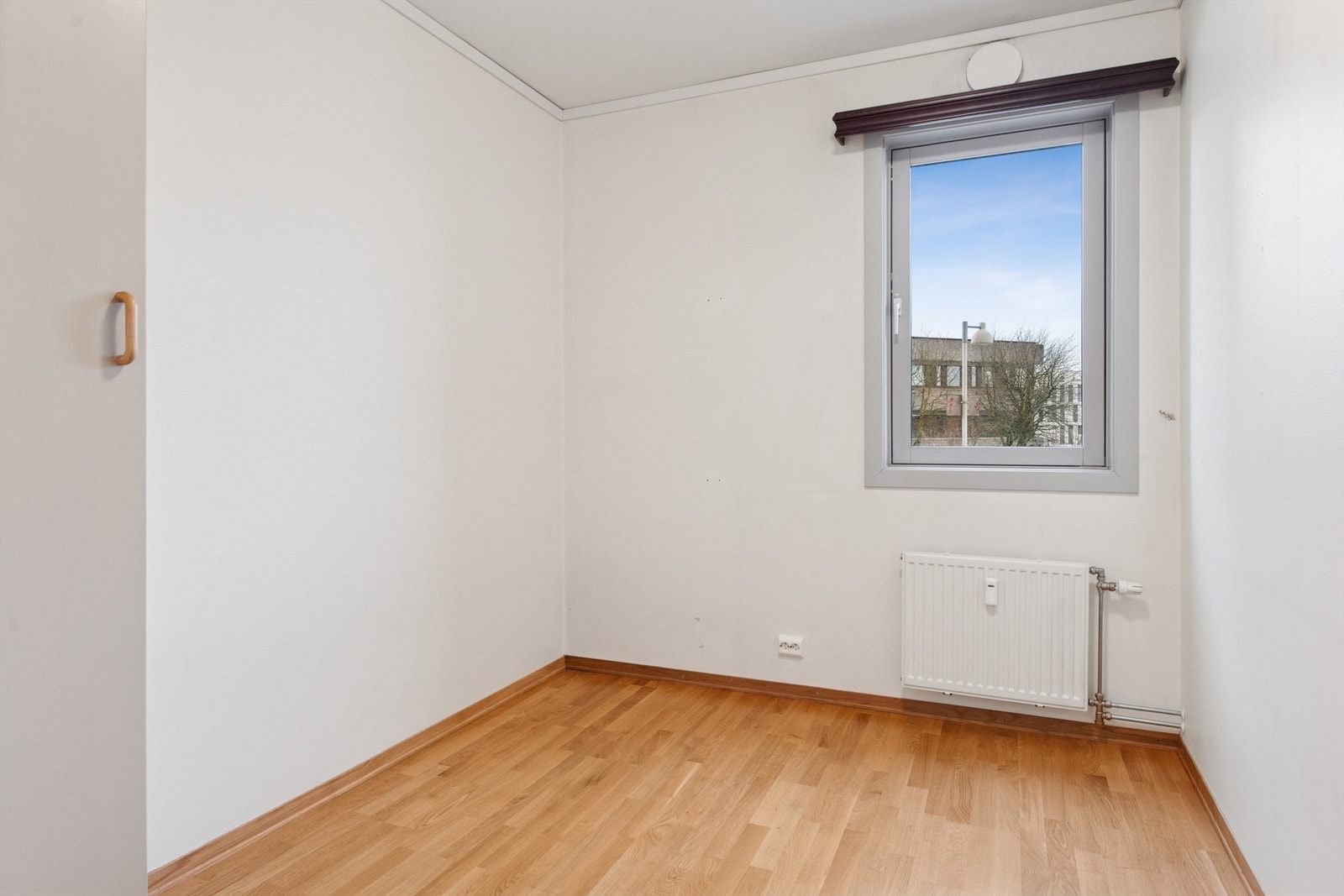 Soverom 3. Rommet egner seg godt som barnerom, gjesterom eller kontor - valget er ditt! Galleribilde