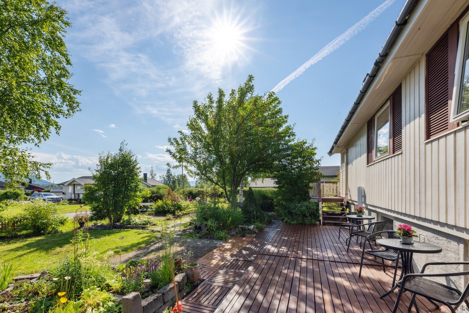 Eiendommen kan skilte med meget gode solforhold. Selger melder om at en har sola nesten døgnet rundt. Galleribilde